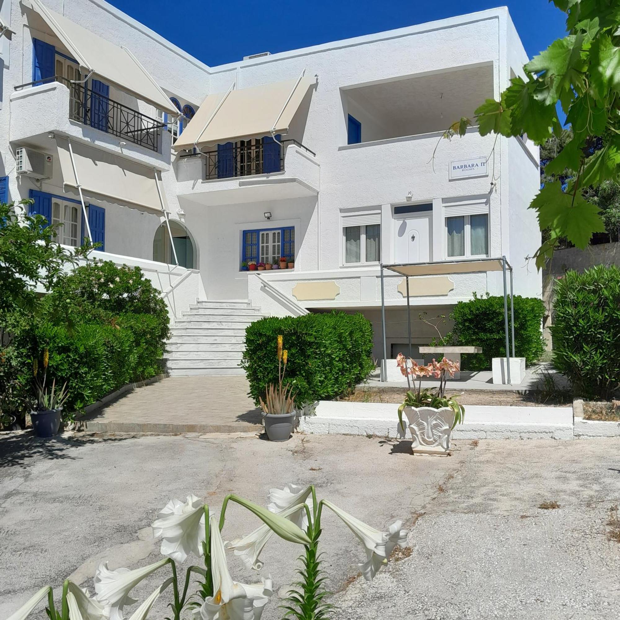 ホテル Barbara II Agia Marina  エクステリア 写真