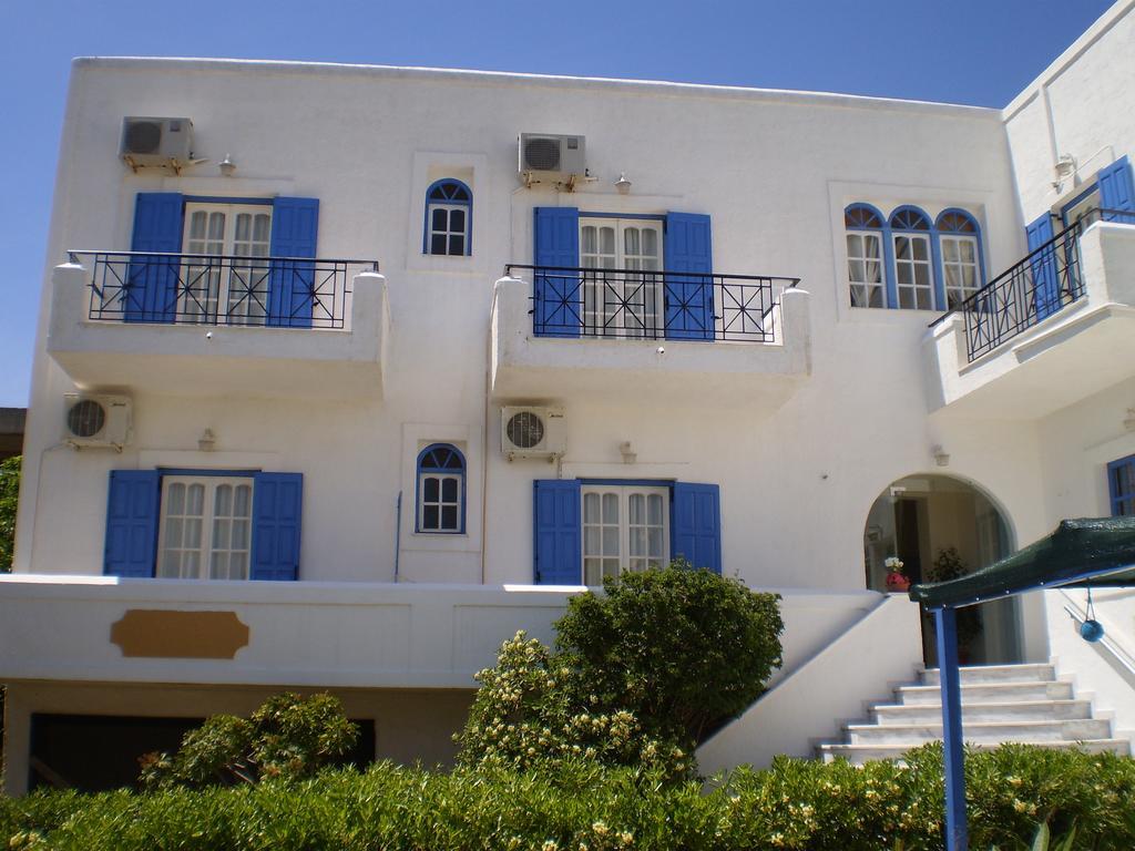 ホテル Barbara II Agia Marina  エクステリア 写真